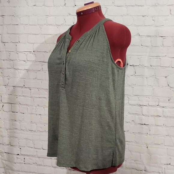 Cable & Gauge green halter button tank - Picture 2 of 6